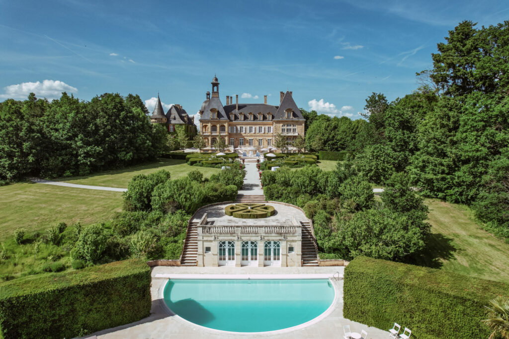 Château majestueux avec piscine et jardins du chateau de Monrecour